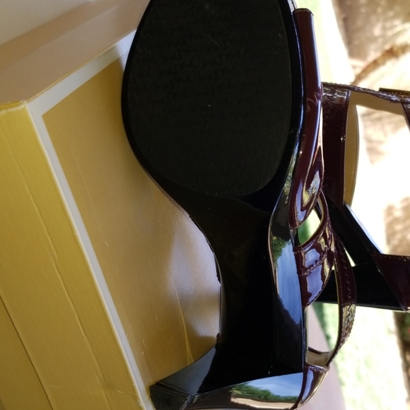 MK Berkley T-Strap size 9 - Picture 4 of 5